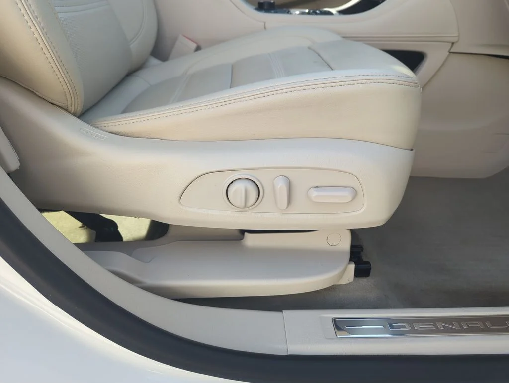 Used 2021 White GMC Denali image 43