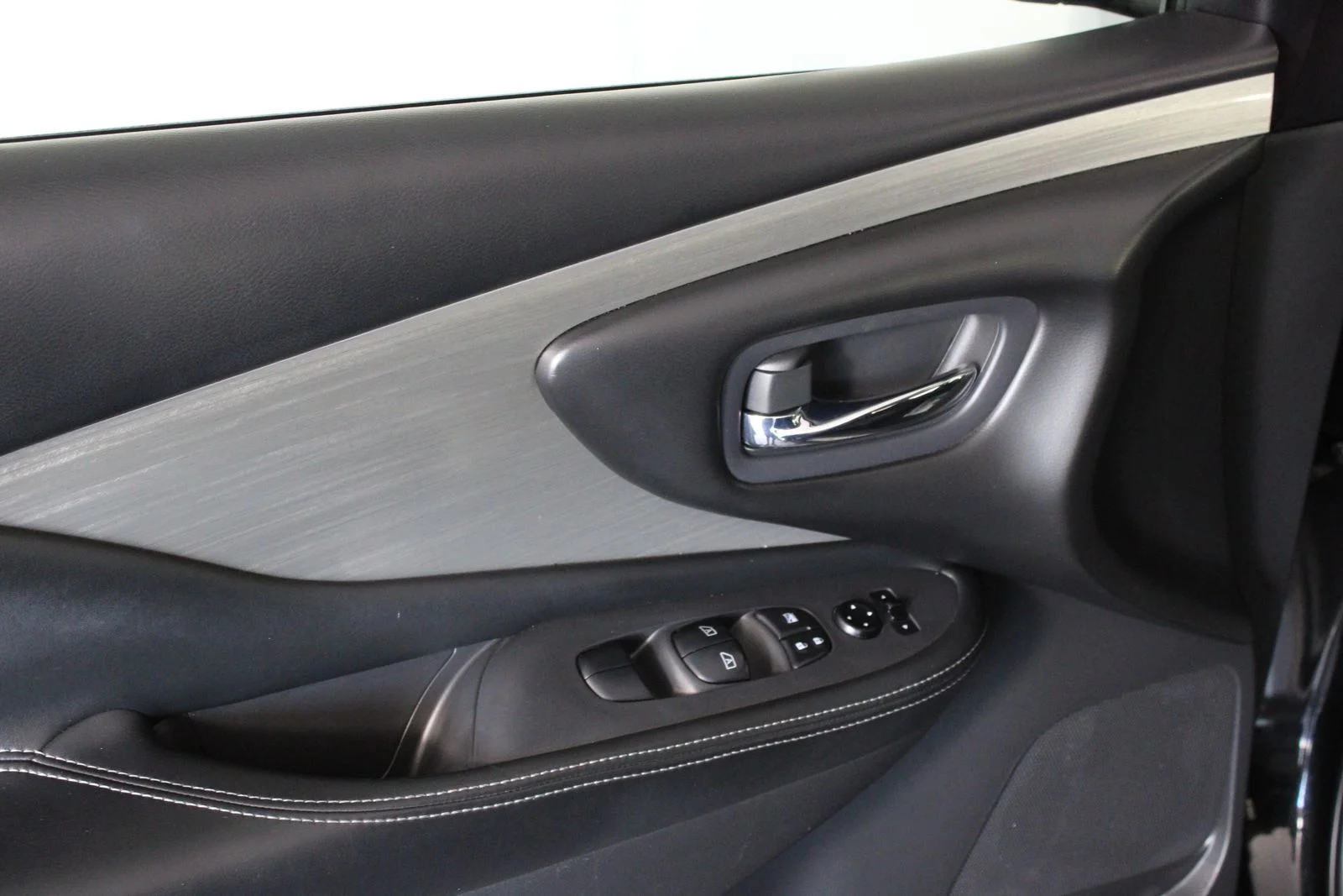 Used 2016 Black Nissan SV image 15