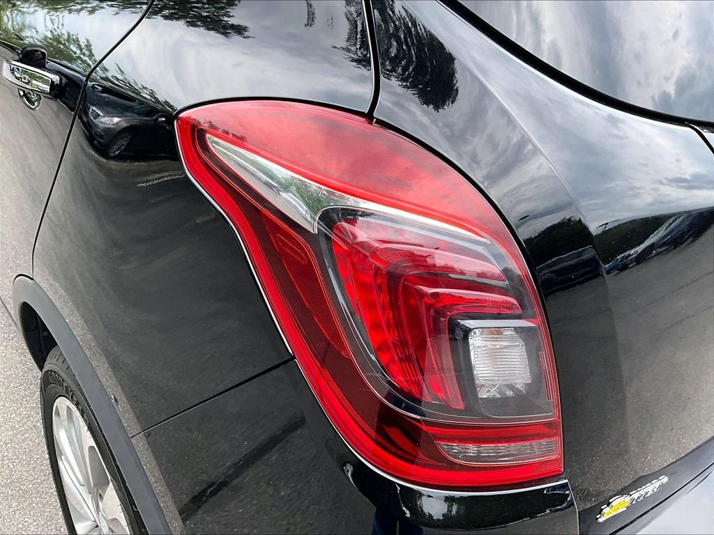 Used 2020 Black Buick Preferred image 33