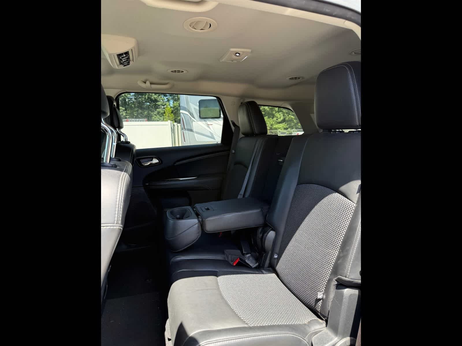 Used 2018 Vice White Dodge Crossroad image 12