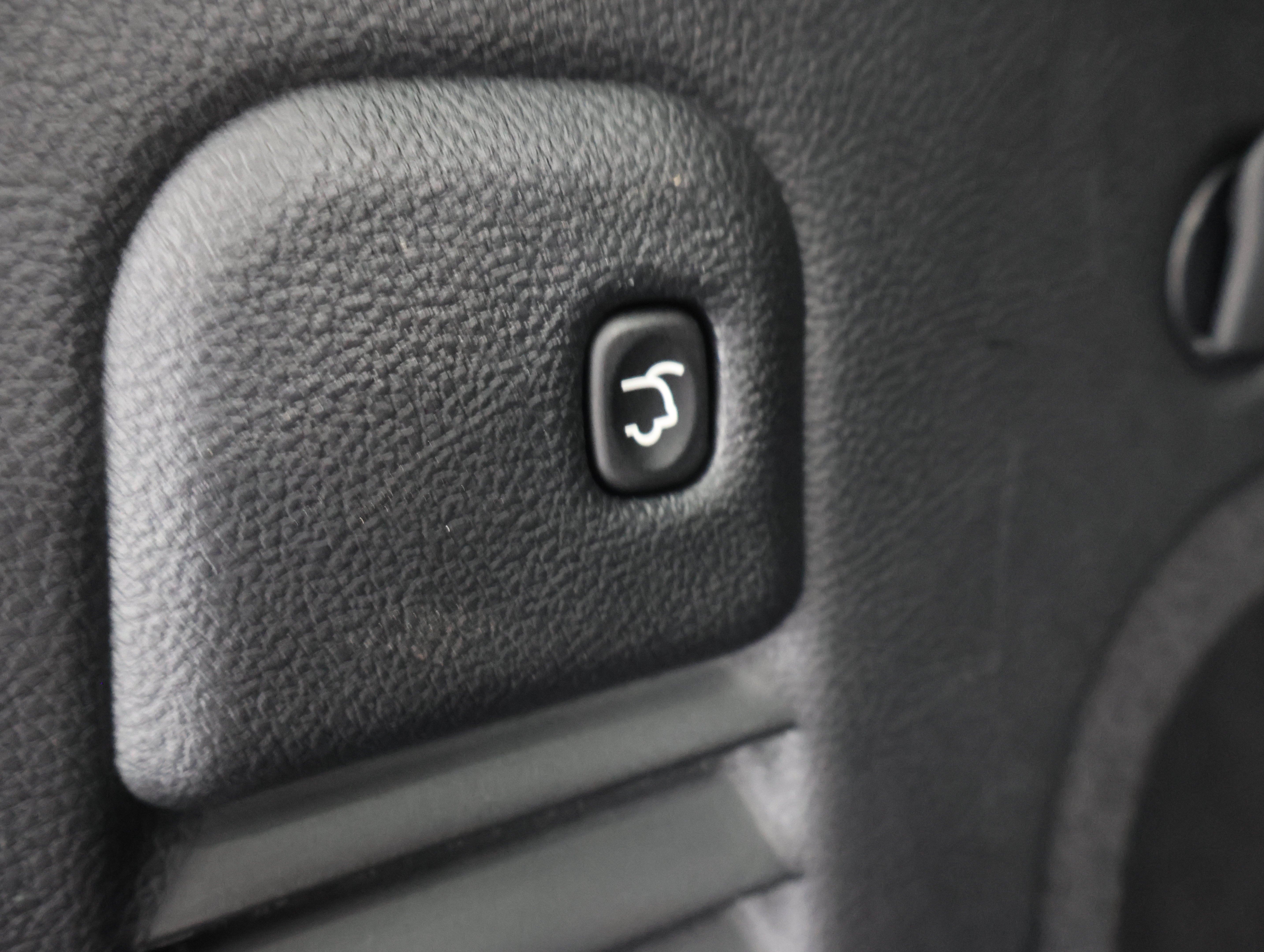 Used 2020 Sting-Gray Clearcoat Jeep 4x4 Altitude: ALTITUDE-4WD-NAV-MOON-HEATED SEATS-BACKUP CAM-1 OWNER image 30
