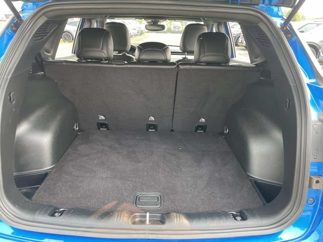 Certified Used 2024 Hydro Blue Pearlcoat Jeep Latitude image 8
