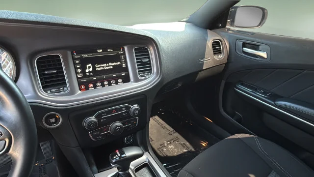 Used 2023 White Dodge SXT image 24