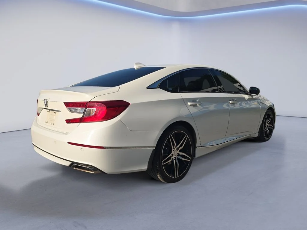 Used 2022 Platinum White Pearl Honda Touring image 6