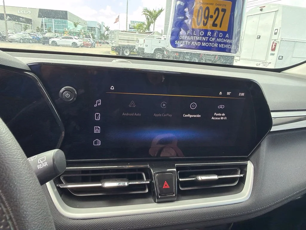 Used 2025 Summit White Chevrolet LT image 3