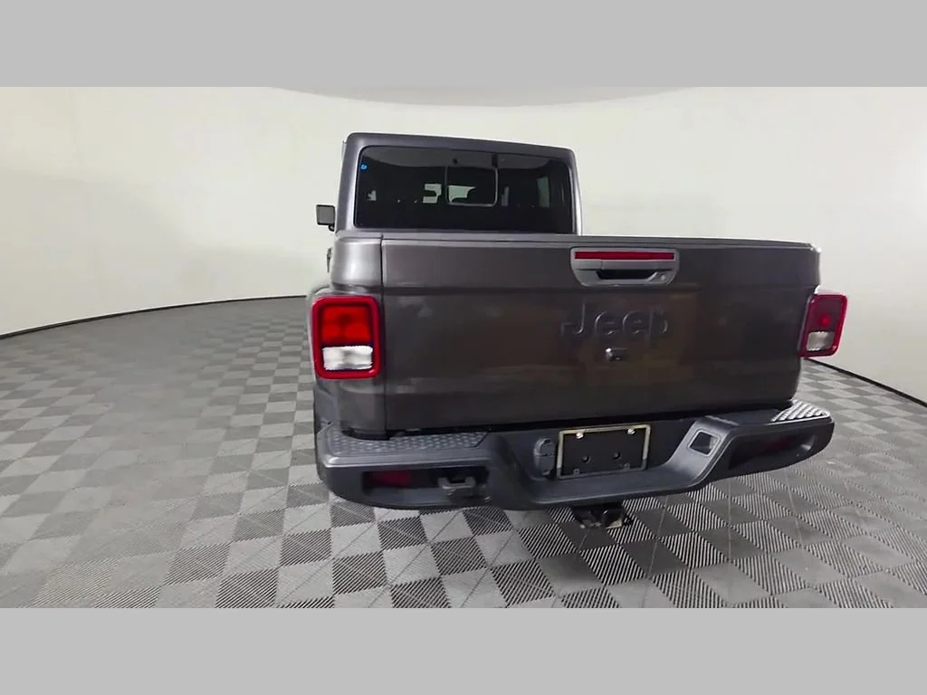 Used 2022 Granite Crystal Metallic Clearcoat Jeep Altitude image 42