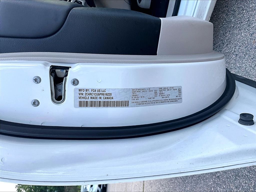Used 2023 White Chrysler LX image 9