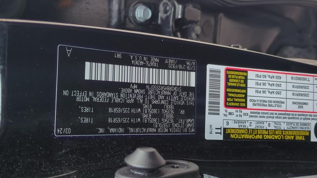 2024 Toyota Highlander LE - Photo 24