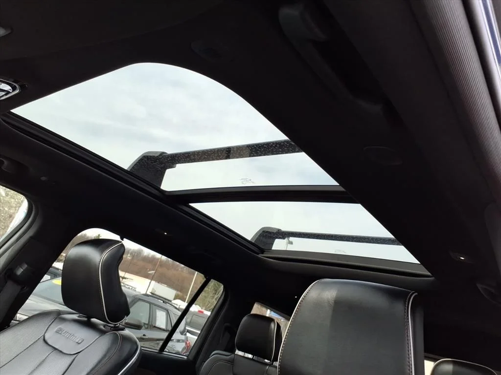 Used 2022 Gray Jeep Summit image 17