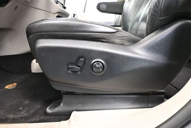 Used 2020 Gray Chrysler Touring L image 15