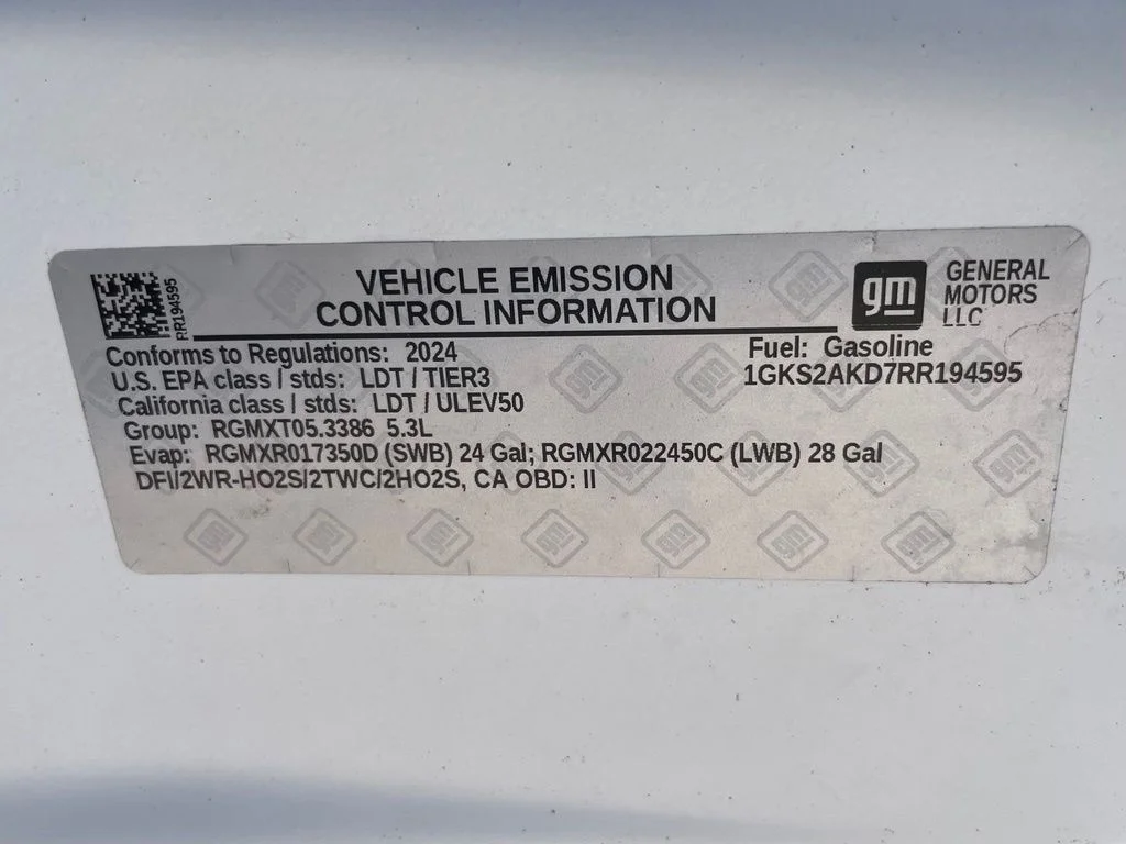 Used 2024 White GMC SLE image 34