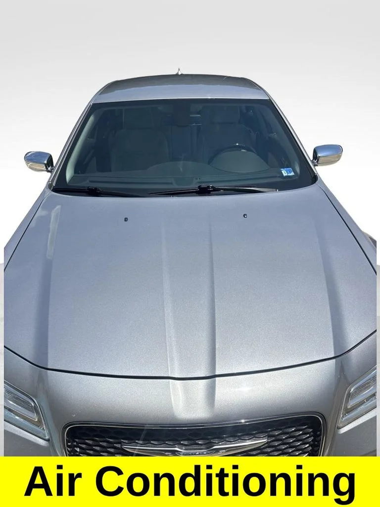 Used 2018 Silver Chrysler Limited image 14