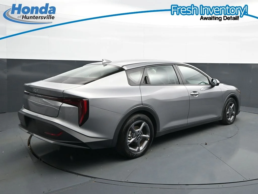2025 Kia K4 LXS - Photo 10