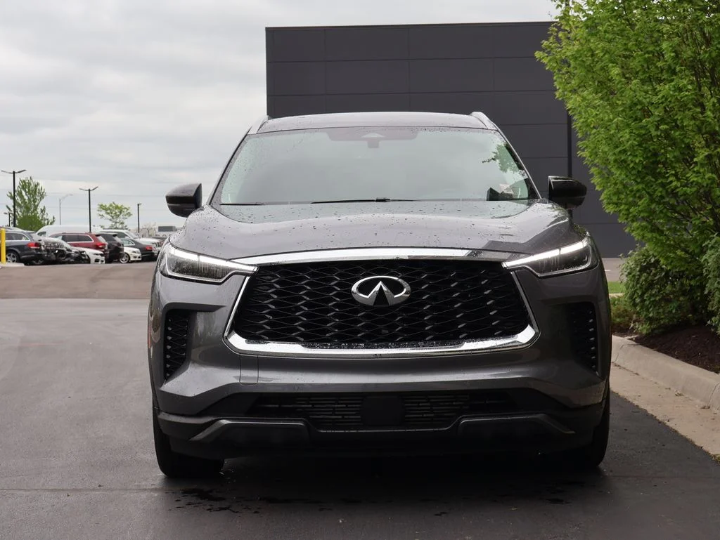 Used 2025 Gray INFINITI Sensory image 2