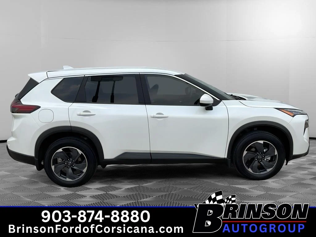 Used 2025 Everest White P Nissan SV image 8