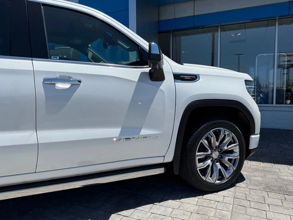 Used 2024 White Frost Tricoat GMC Denali image 12