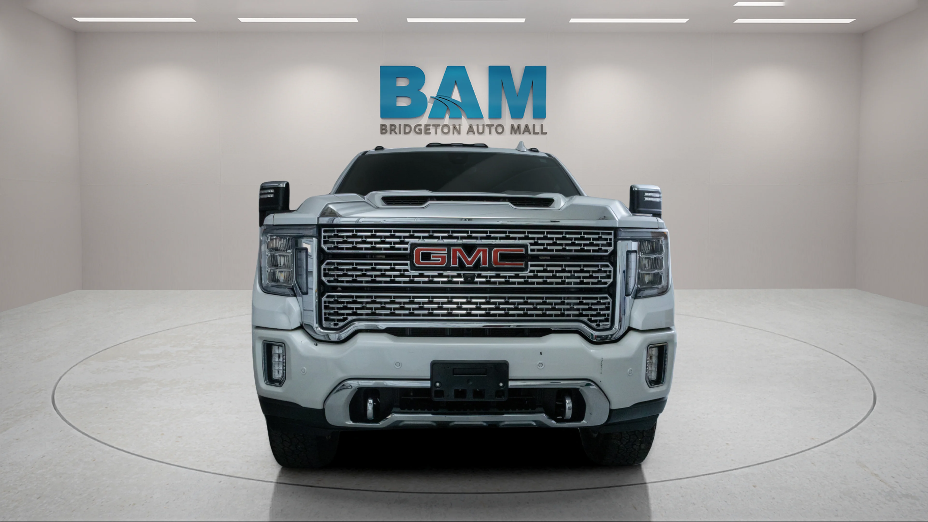 Used 2021 White Frost Tricoat GMC Denali image 2