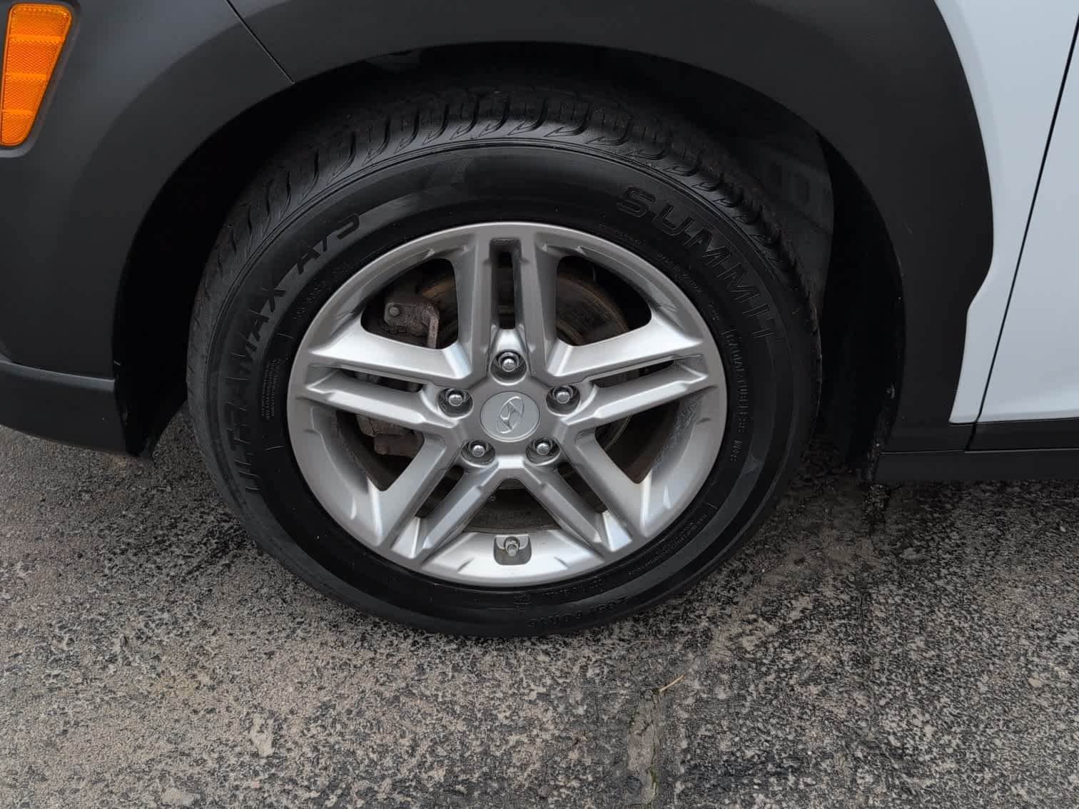 Used 2019 Chalk White Hyundai SE image 4