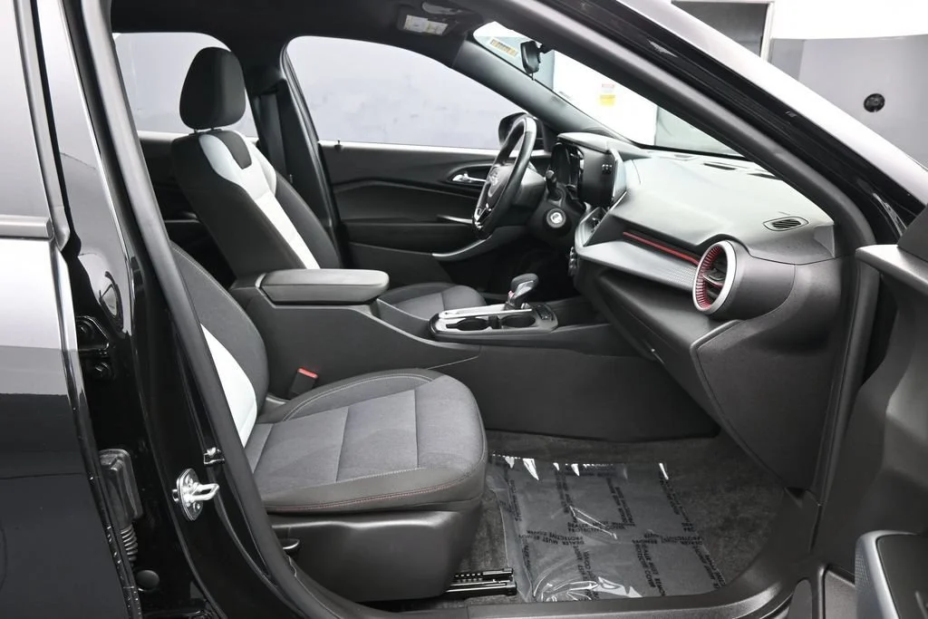 Used 2025 Mosaic Black Metallic Chevrolet 1RS image 36