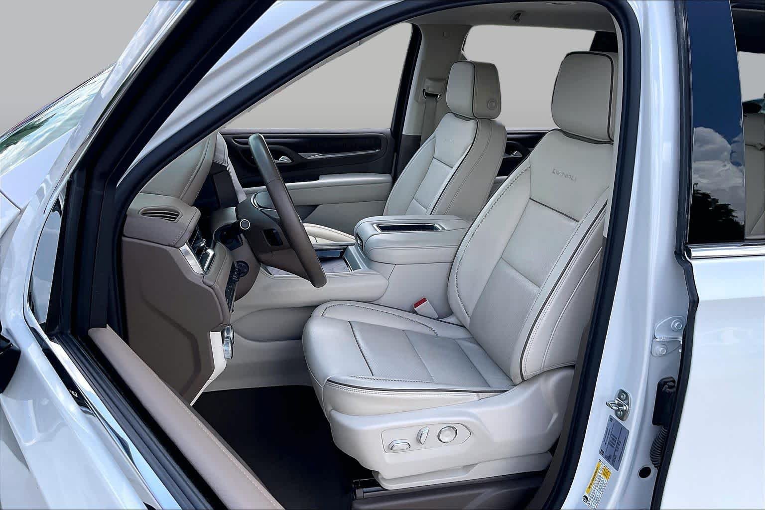 Used 2024 White Frost Tricoat GMC Denali image 7
