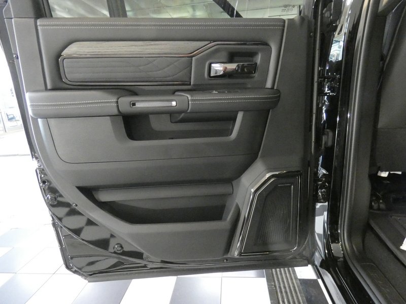 New 2026 Diamond Black Crystal Pearl-Coat Exterior Paint RAM Limited Crew Cab 8