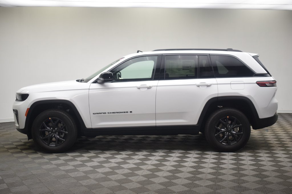 New 2027 Bright White Clear-Coat Paint Jeep Altitude image 16