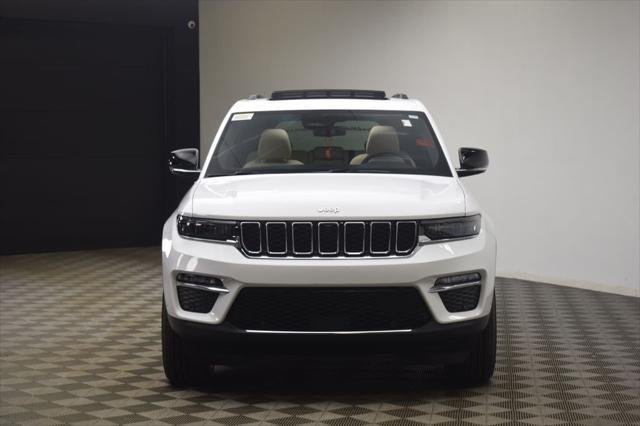 New 2025 Bright White Clear-Coat Exterior Paint Jeep Limited image 2