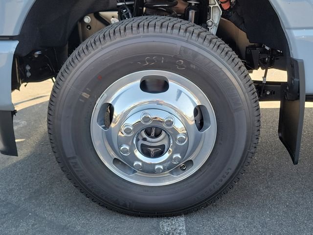New 2026 Glacier Gray Metallic Tri-Coat Ford F-350® Platinum® image 33