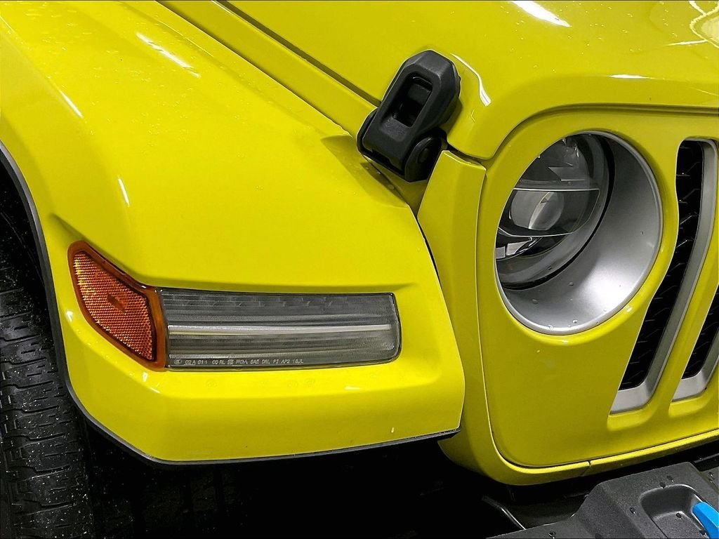 Used 2022 Yellow Jeep  image 32