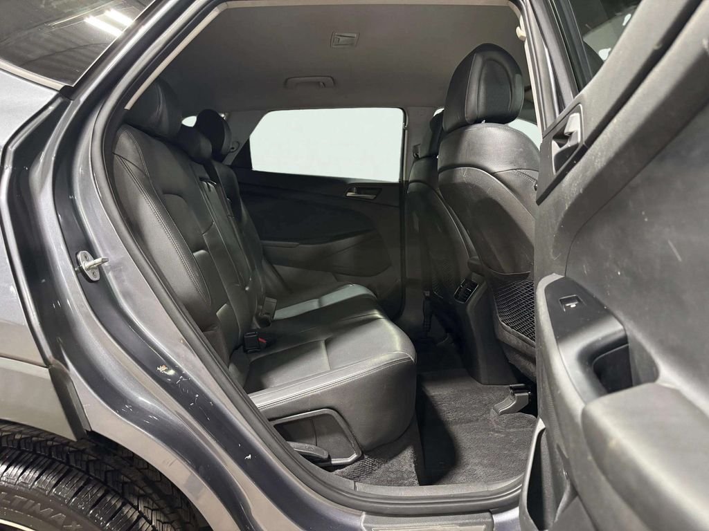Used 2016 Coliseum Gray Hyundai Limited image 28