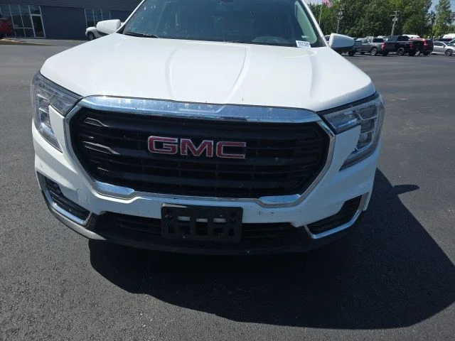 Used 2024 Summit White GMC SLE image 2