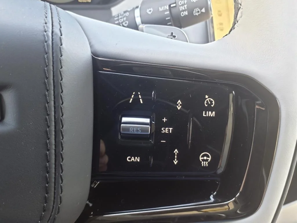 New 2026 Santorini Black LAND ROVER Dynamic SE image 12