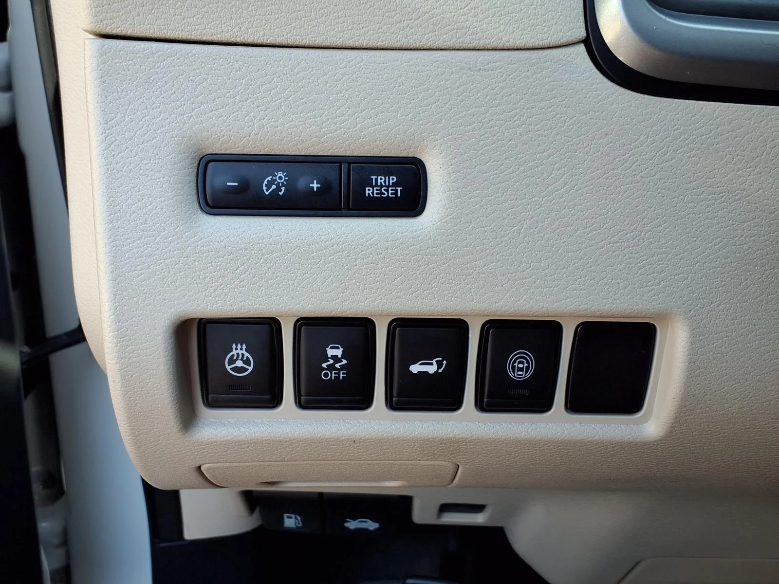 Used 2024 Pearl White Tricoat Nissan Platinum image 12