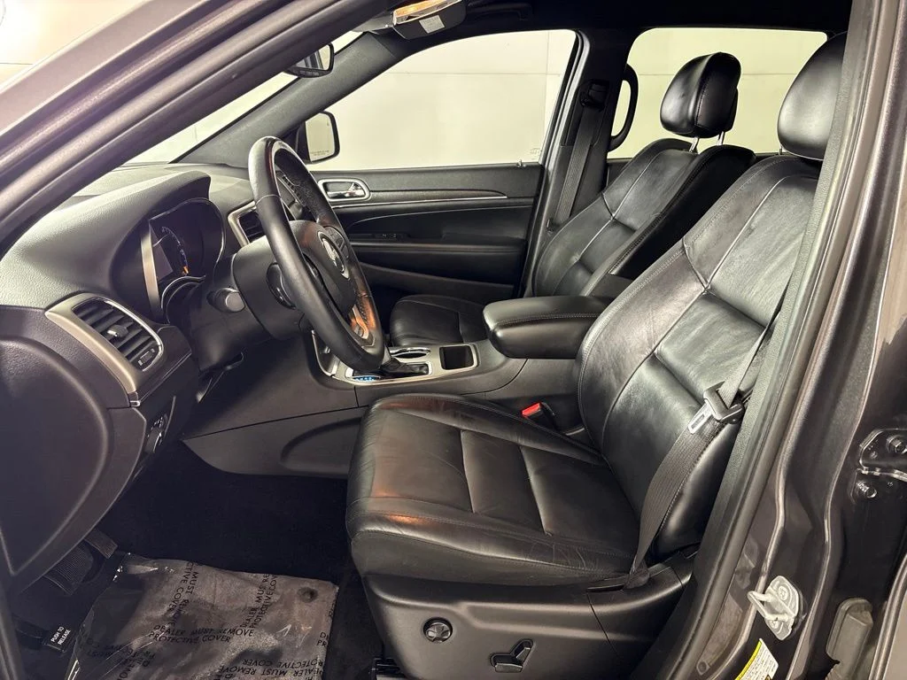 Used 2018 Gray Jeep Limited image 33