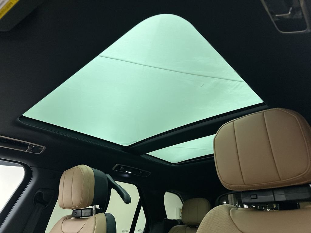 New 2026 Santorini Black Land Rover Dynamic SE image 11