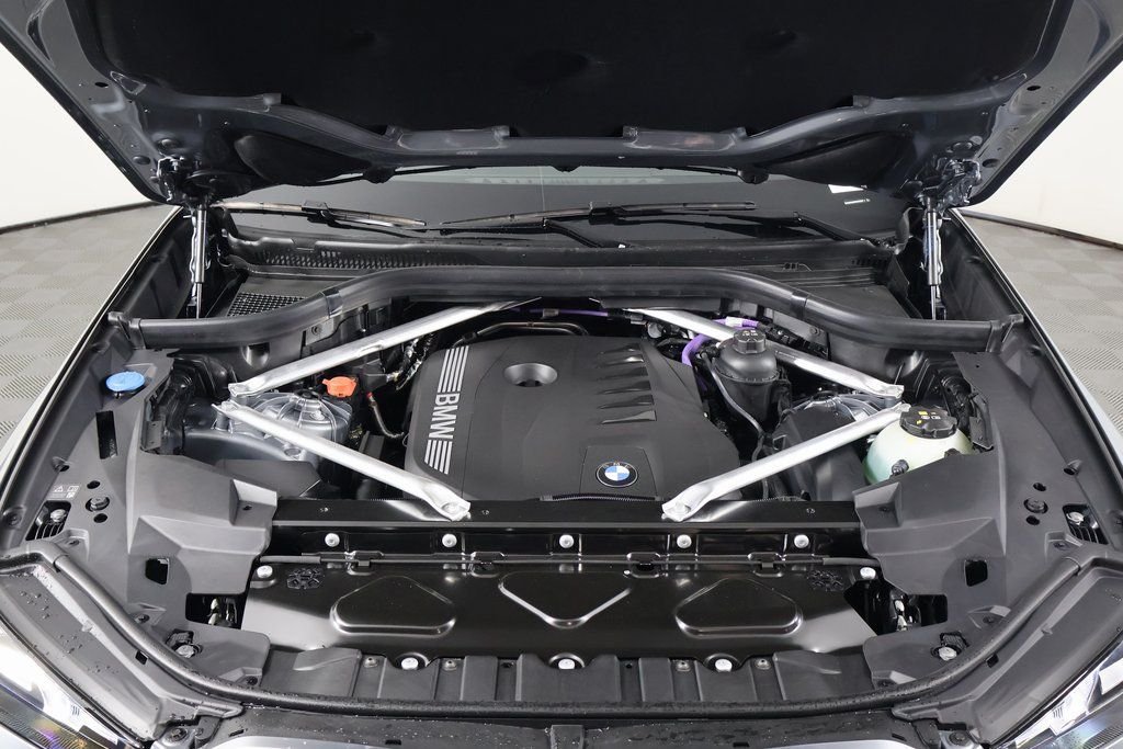 New 2026 Skyscraper Grey Metallic BMW xDrive40i image 9
