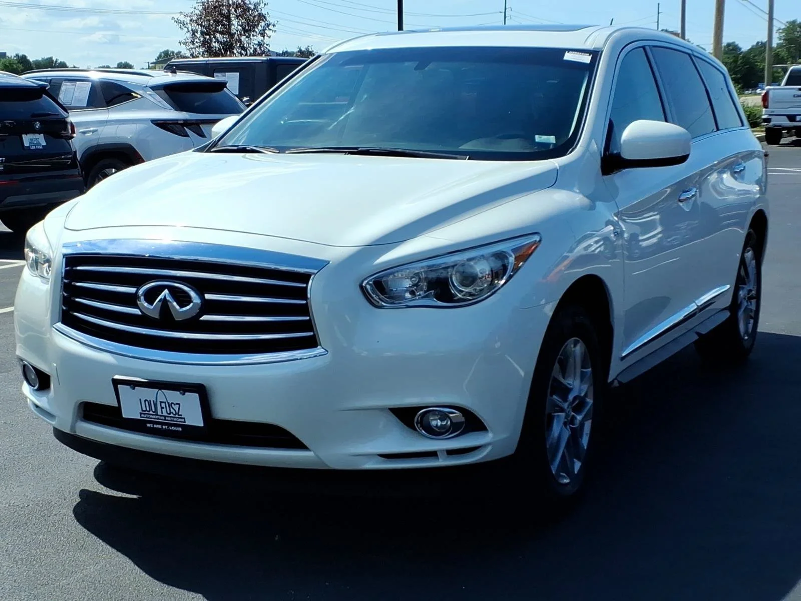 Used 2015 Majestic White INFINITI Base image 2