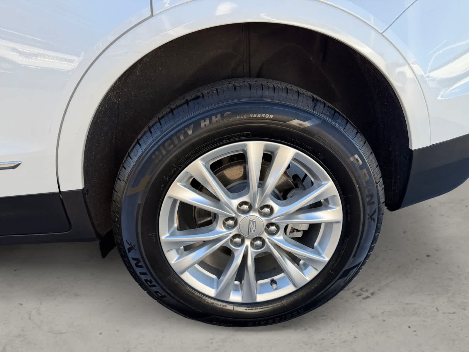 Used 2020 Crystal White Tricoat Cadillac Luxury FWD image 12