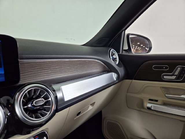 Used 2026 White Mercedes-Benz GLB 250 image 29