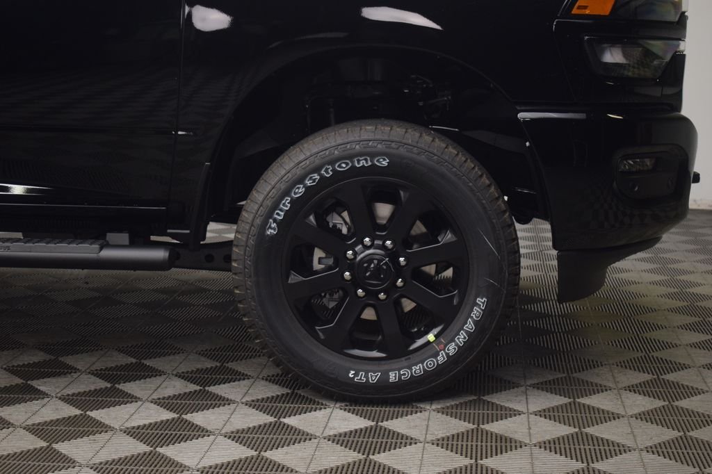 New 2026 Diamond Black Crystal Pearl-Coat Exterior Paint RAM Tradesman image 6