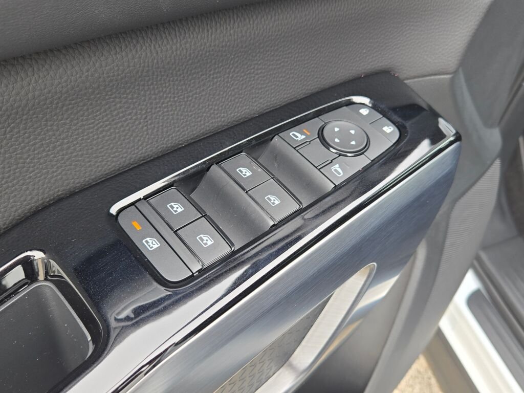 New 2026 Everest White Pearl TriCoat Nissan SL image 23