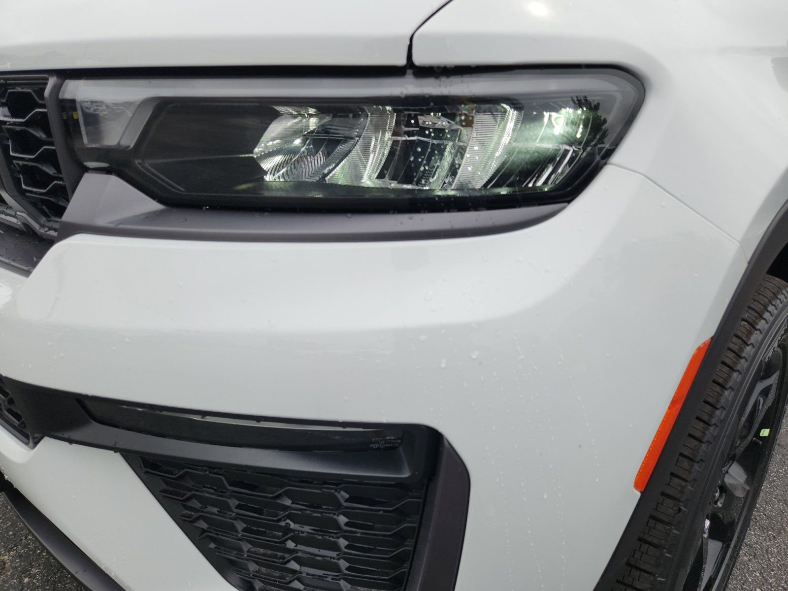 New 2026 Bright White Clear-Coat Exterior Paint Jeep Limited image 9