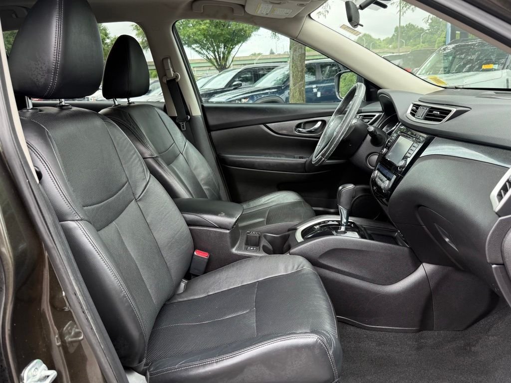 Used 2015 Green Nissan SL image 27