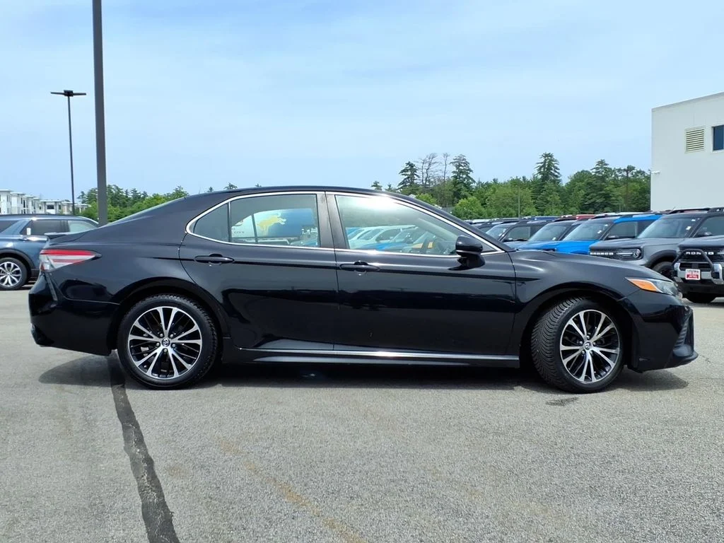 Used 2018 Toyota Camry SE with VIN 4T1B11HK2JU075564 for sale in Dover, NH