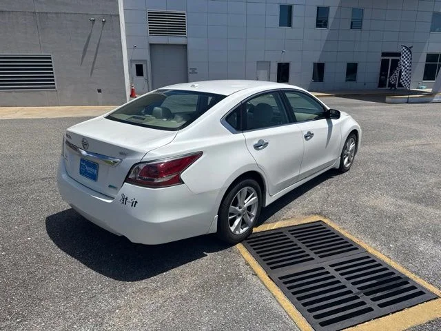 Used 2014 White Nissan 2.5 SV image 5