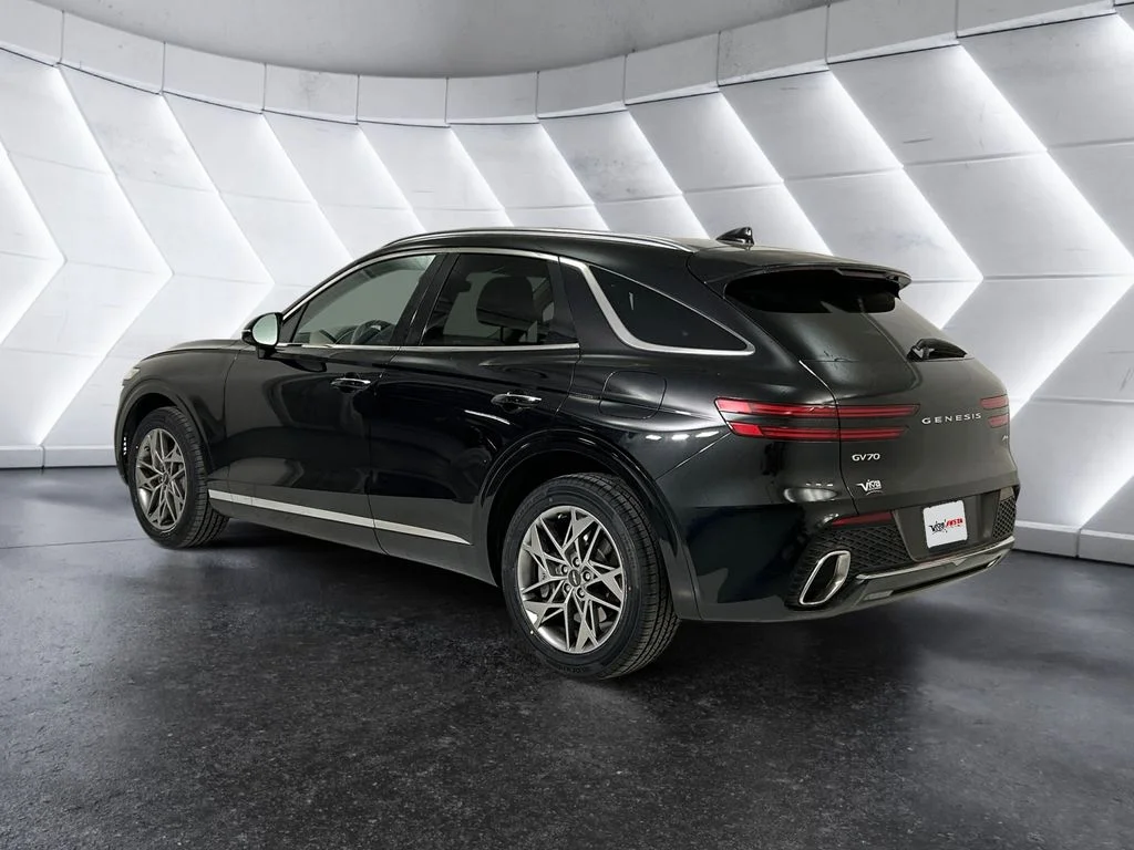 Used 2023 Black Genesis 2.5T image 6