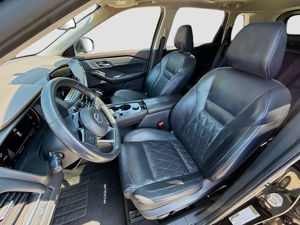 Used 2021 Super Black Nissan Platinum image 21