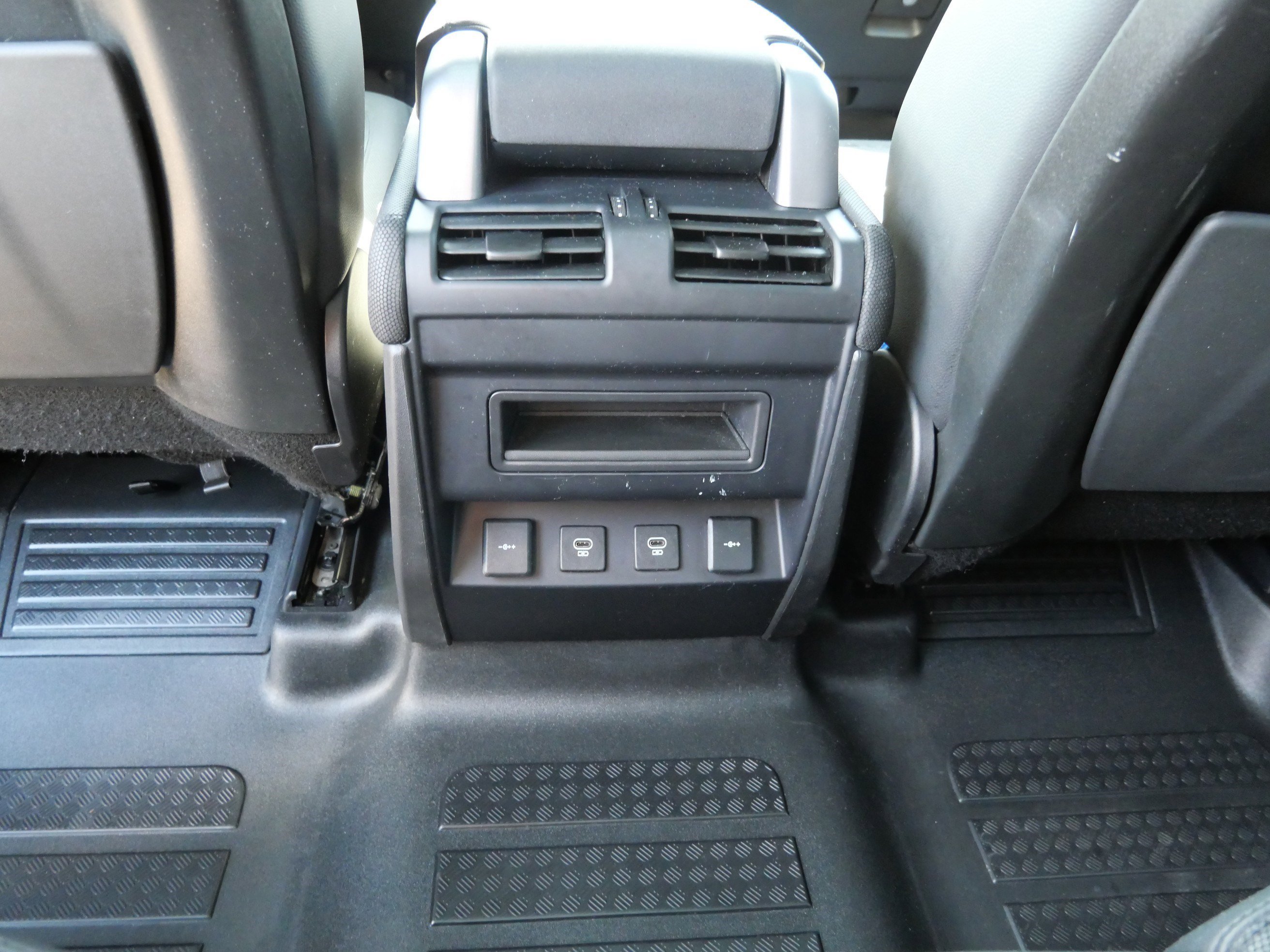 Used 2022 SANTORINI BLACK Land Rover X-Dynamic SE image 16