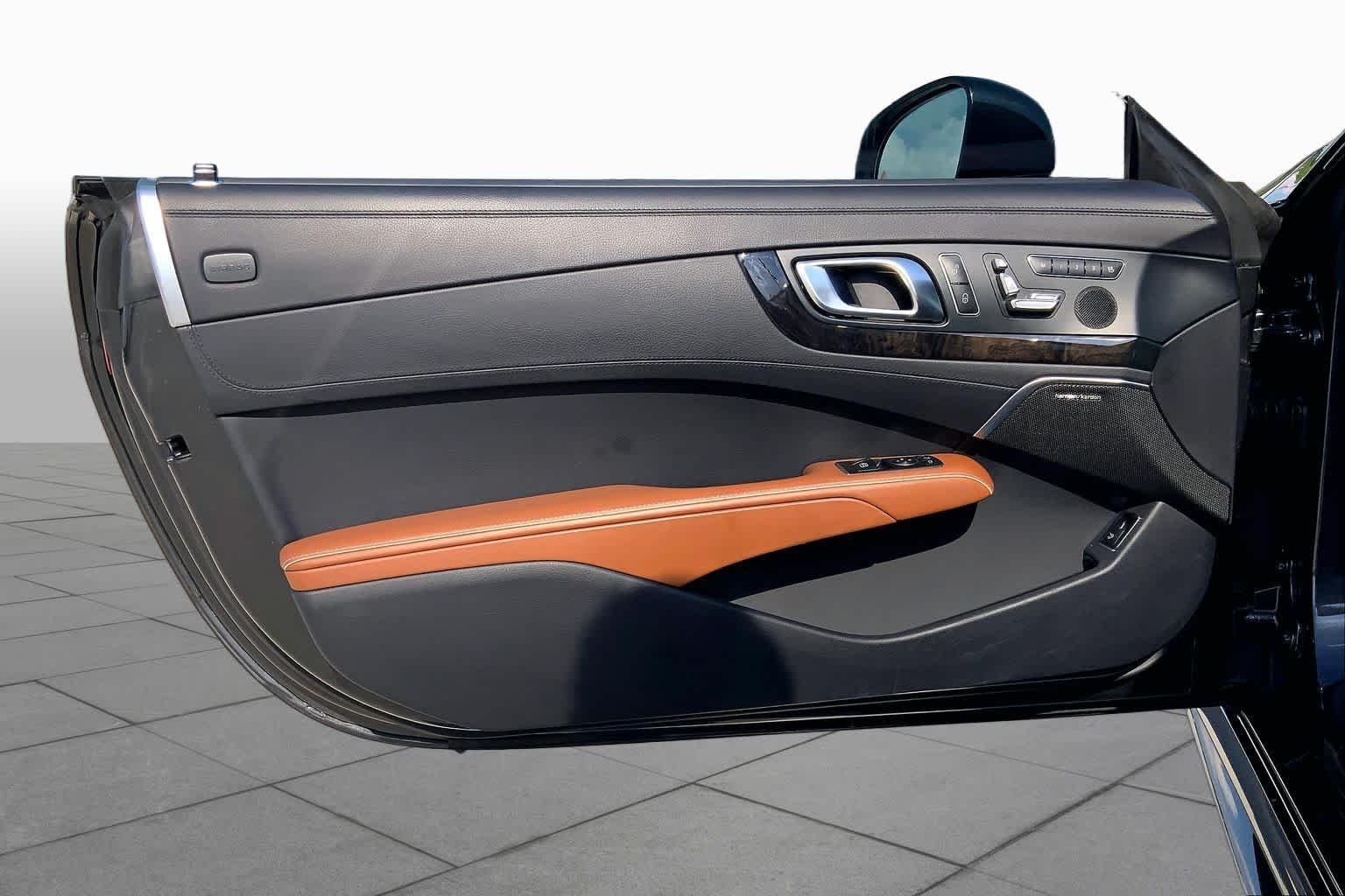 Used 2019 Graphite Grey Metallic Mercedes-Benz SL 550 image 19