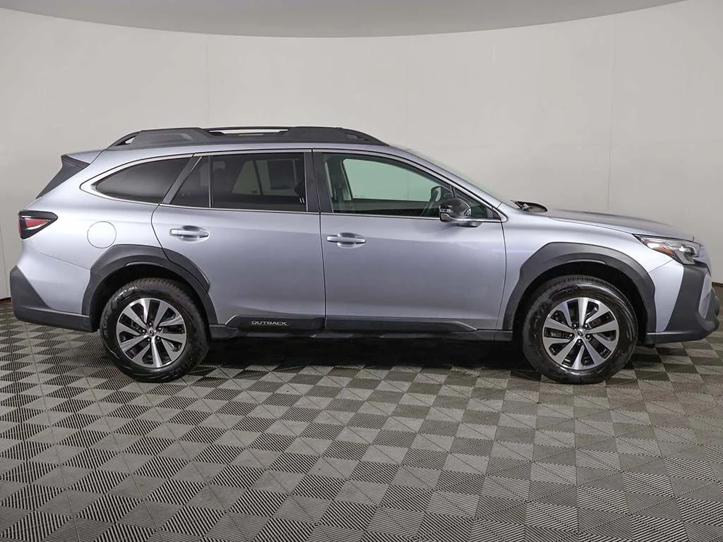 Used 2025 Ice Silver Metallic Subaru Premium image 15